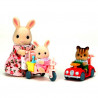 Figurines Sylvanian Families + Tricycle et mini voiture bébés