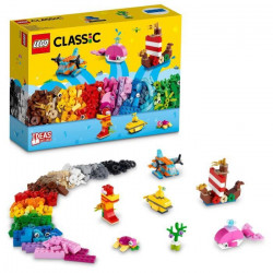 LEGO 11018 Classic Jeux Créatifs Dans L'Océan, Boite de Briques, 6 Modeles Miniatures de Bateau, Sous-Marin, Baleine